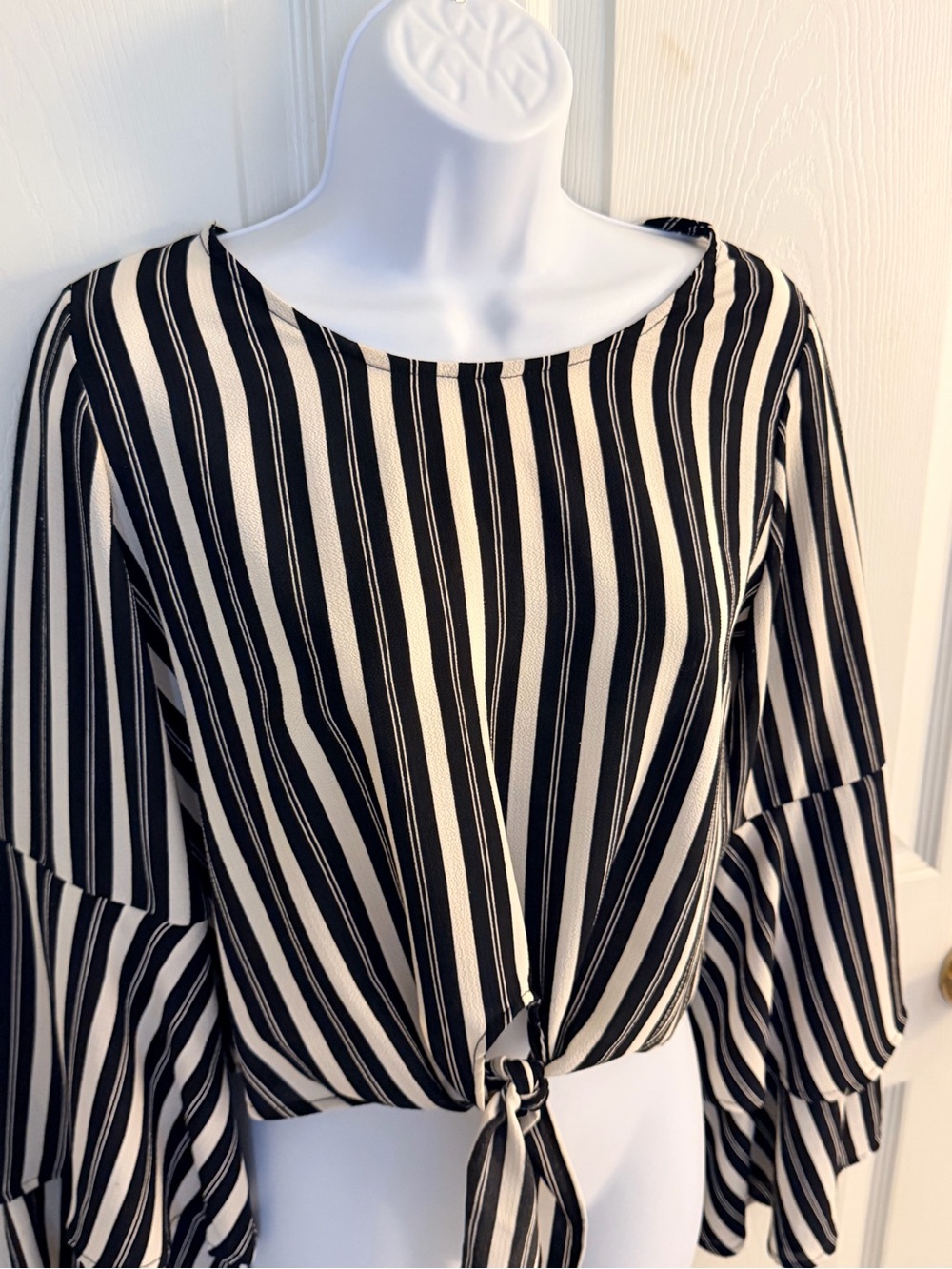 Altar’d State cropped blouse Size XS Flared bell bottom sleeves - Picture 2 of 6